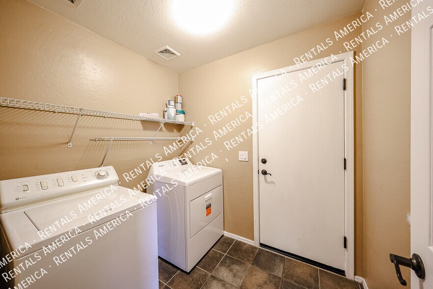 Building Photo - 23808 N Tayrien Ln