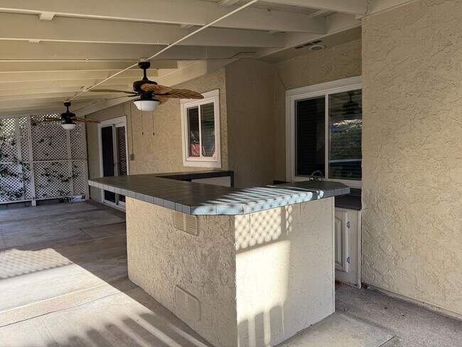 Building Photo - Charming 2-bedroom, 2-bathroom home locate...