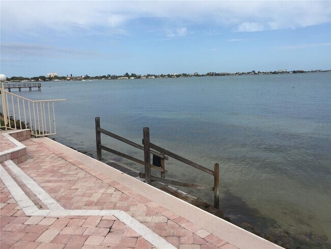 Building Photo - 6180 Sun Blvd