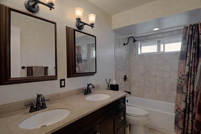 Building Photo - Spacious 3 Bed 2 Bath POOL HOUSE!! Right next to SDSU