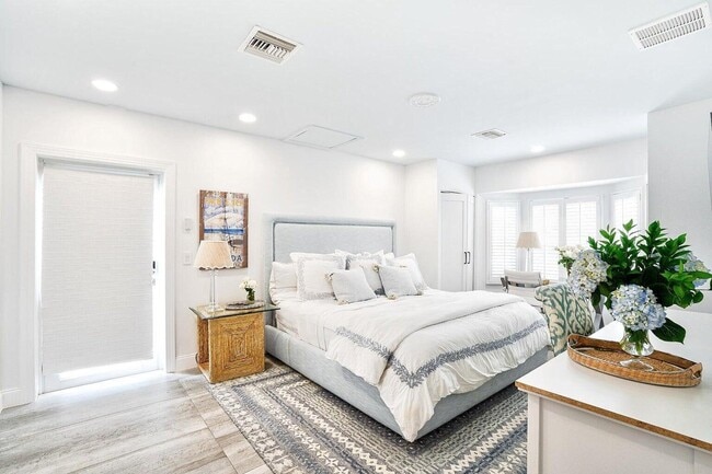 Building Photo - 246 Elwa Pl