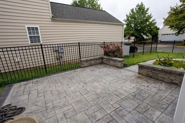 Building Photo - 6004 Abernethy Ln