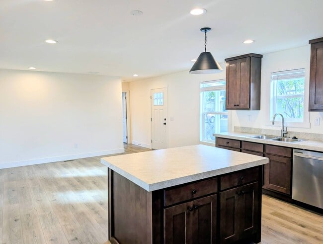 Building Photo - 400 Sulphur Bank Dr