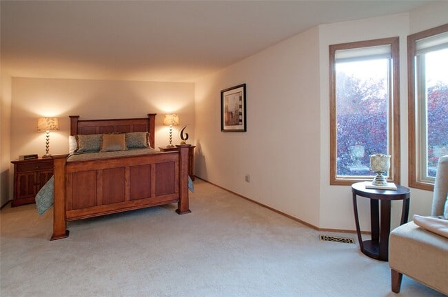 Building Photo - Elegant Forest Ridge Home in Bellevue