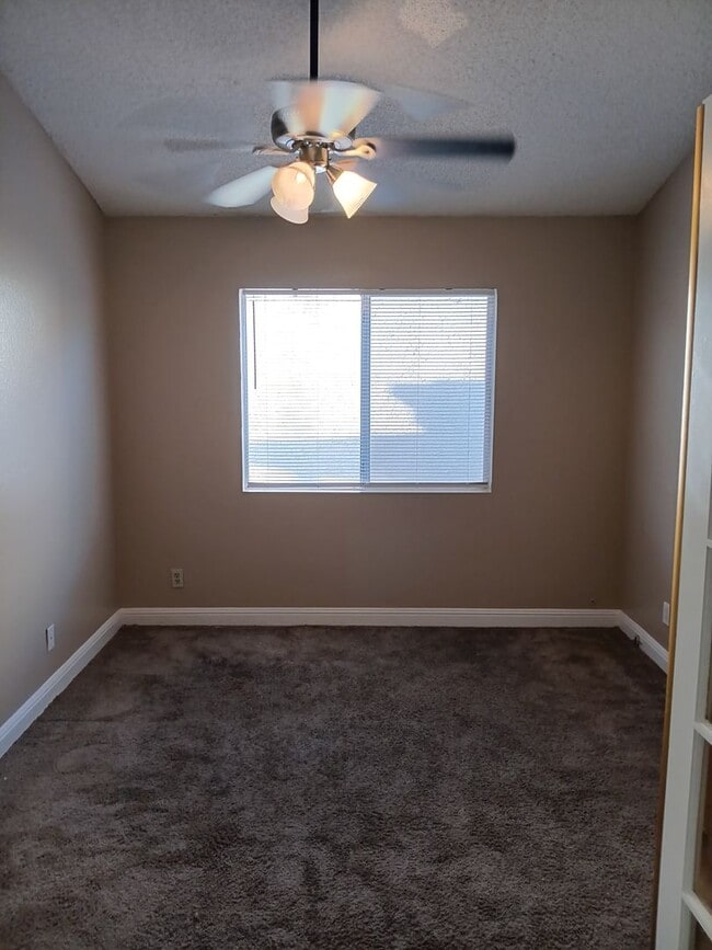 Building Photo - **RENT READY***LOVELY 3 BEDROOM ,2 BATH HOME NOW AVAILABLE FOR RENT!