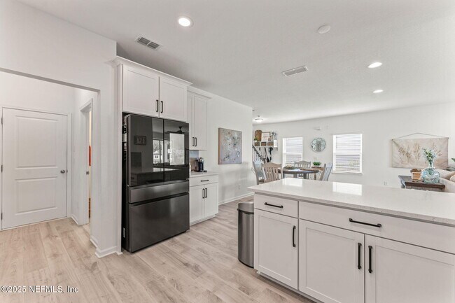 Building Photo - 535 Silver Landing Dr