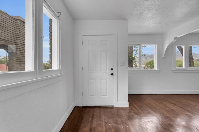 Building Photo - 367 Franklin St