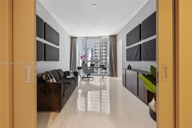 Building Photo - 300 Biscayne Blvd Way