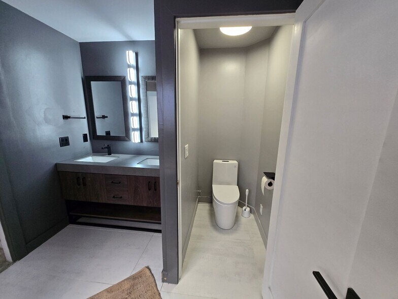 Building Photo - 929 Weninger Cir