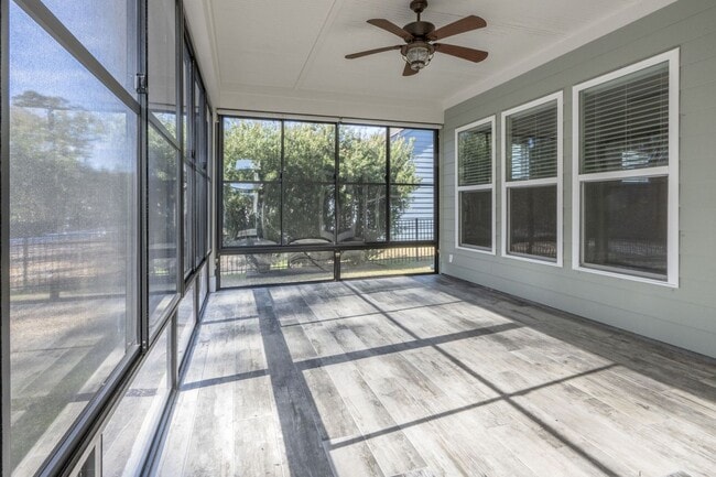 Building Photo - Spacious 3 Bed 2 Bath -The Landings At New Riverside