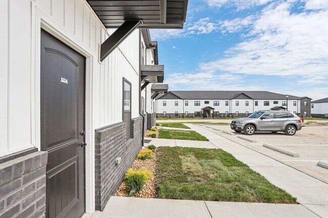 Building Photo - 1604 Parkview Dr
