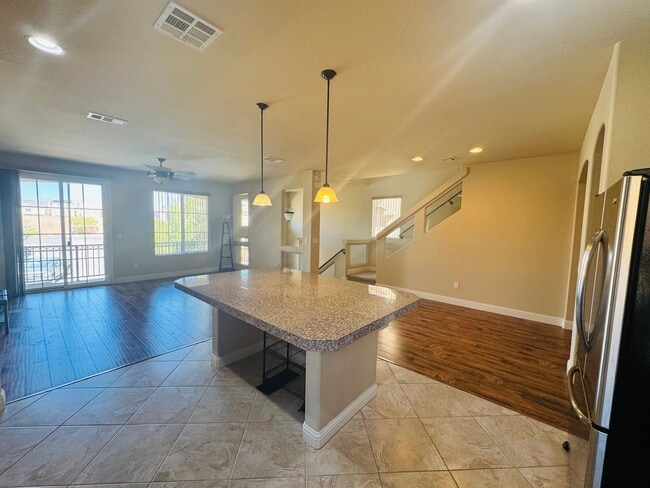 Building Photo - 4-bedroom house for rent in Highlands Ranch!