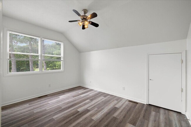 Building Photo - 50% Off First Month! Spacious 3BR Townhome...