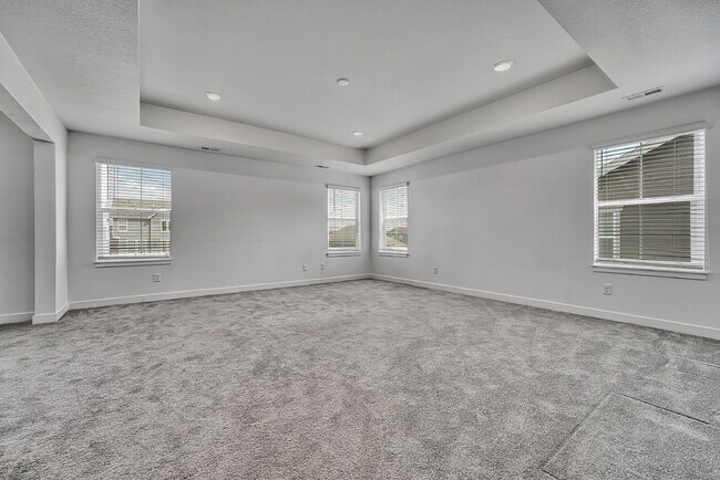 Building Photo - $4,450.00, 5 bed, 4.5-bath located in Broo...