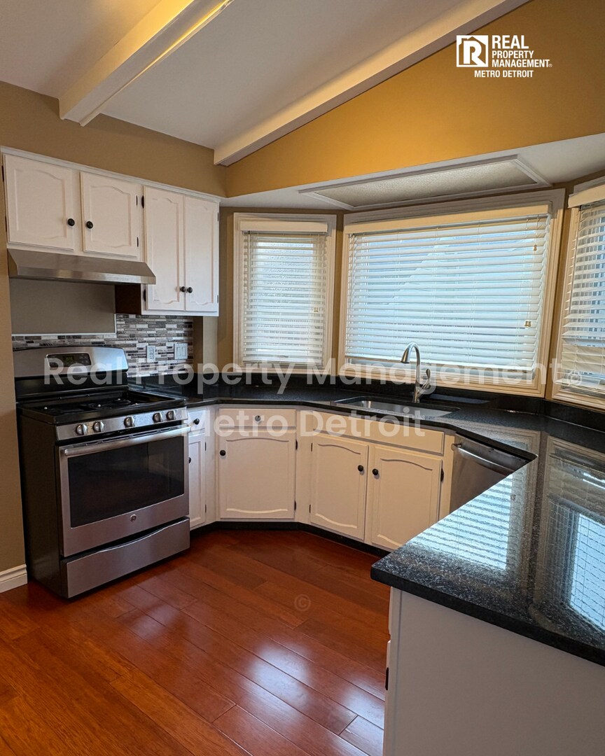 Building Photo - 2090 Cumberland Rd