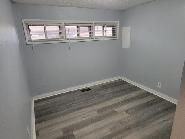 Building Photo - 2101 S Smithville Rd