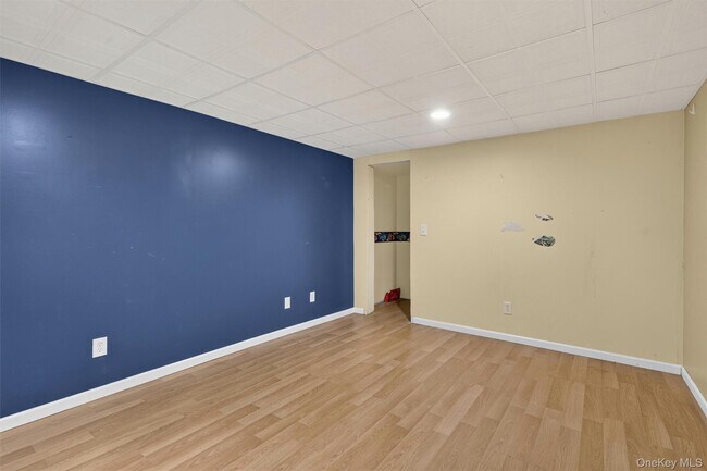 Building Photo - 5 Oldwyck Crescent