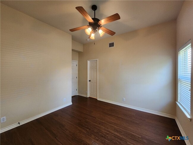 Building Photo - 803 Lodge Creek Dr