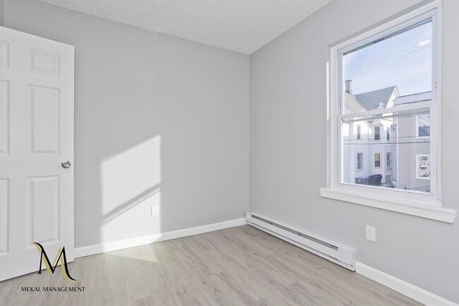 Building Photo - 131 Center St