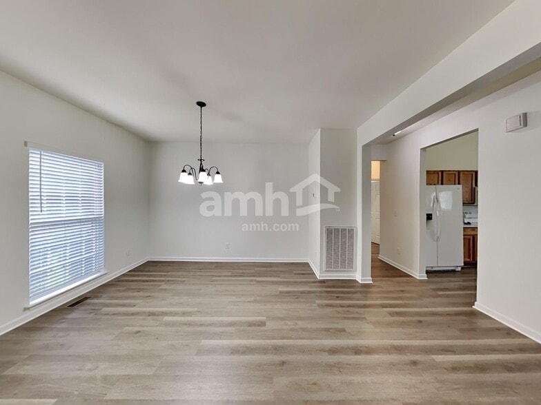 Building Photo - 1828 Annalee Dr