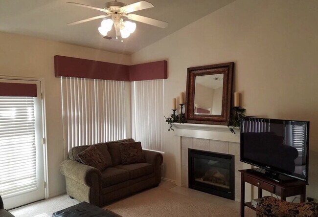 Building Photo - Furnished Quaint, Quiet Location, Centrally Located, 2 Bed 2.5 Bath