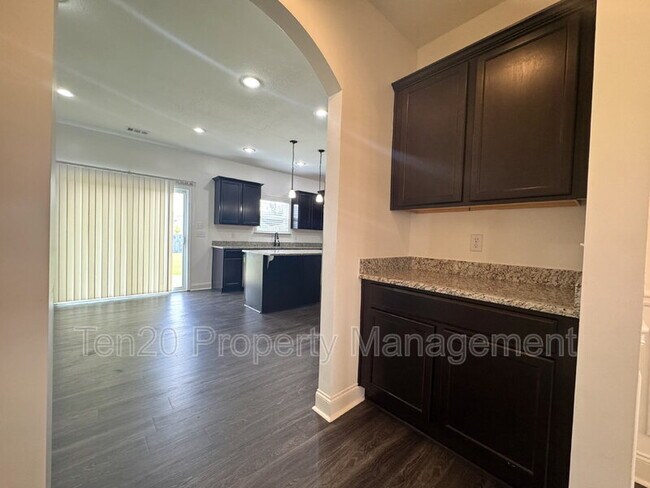 Building Photo - 5037 Lexington Ln