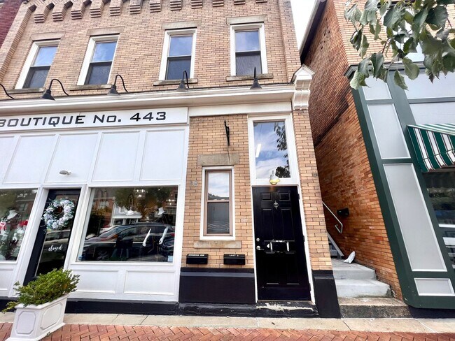 Building Photo - Beaver - Luxury 2 Bedroom, 1 Bathroom, located in downtown shopping district.