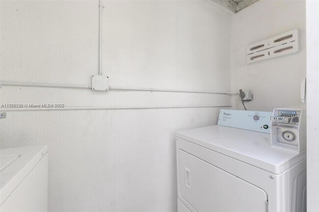 Building Photo - 415 75th St