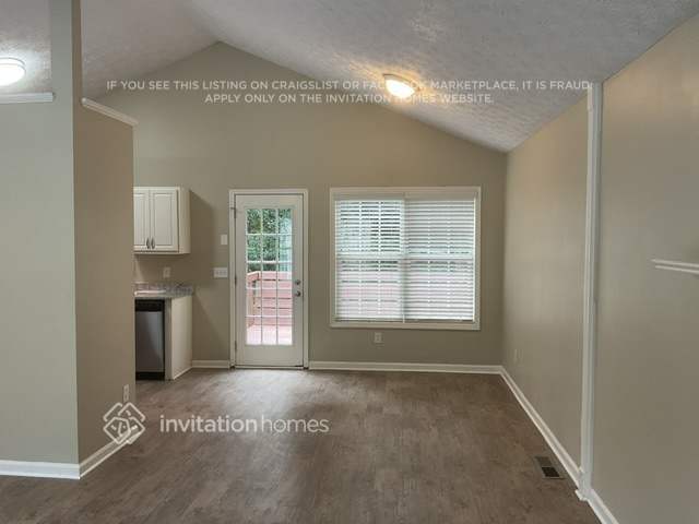 Building Photo - 1045 Hunters Oak Trail