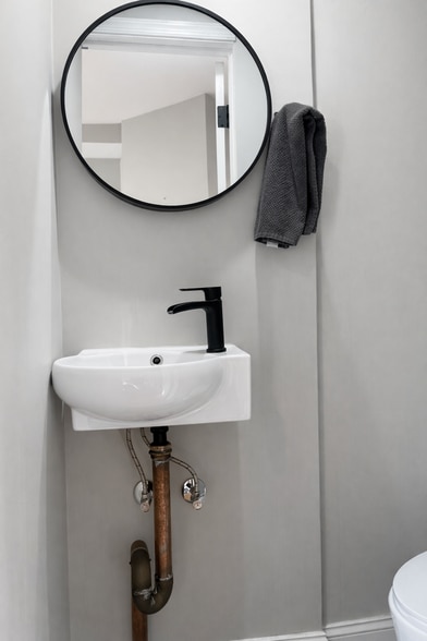 Building Photo - 1215 C St SE