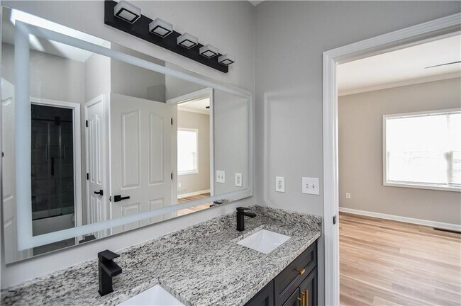 Building Photo - 3338 Sims St