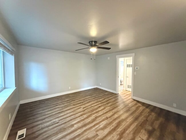 Building Photo - 1 Bedroom Apartment Available February 1st