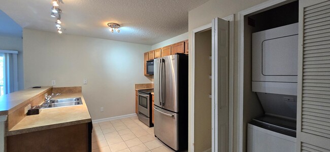 Building Photo - 2/2 Second Floor Condo in Willow Ridge