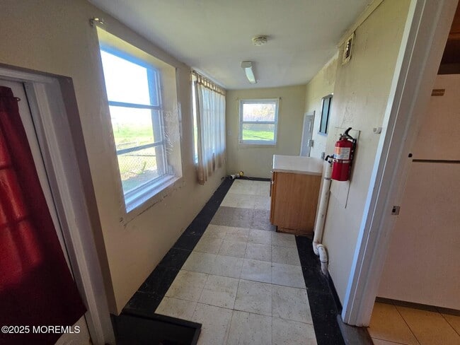 Building Photo - 219 Dock St