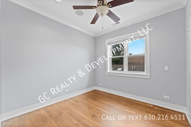 Building Photo - 2326 N Greenview Ave