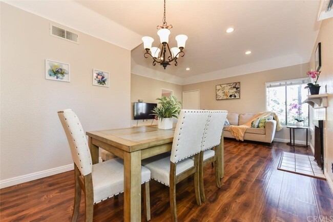 Building Photo - 22757 Lakeway Dr