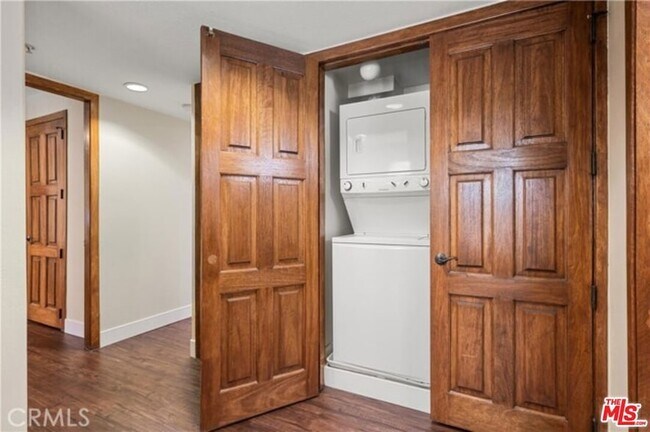 Building Photo - 1401 S St Andrews Pl