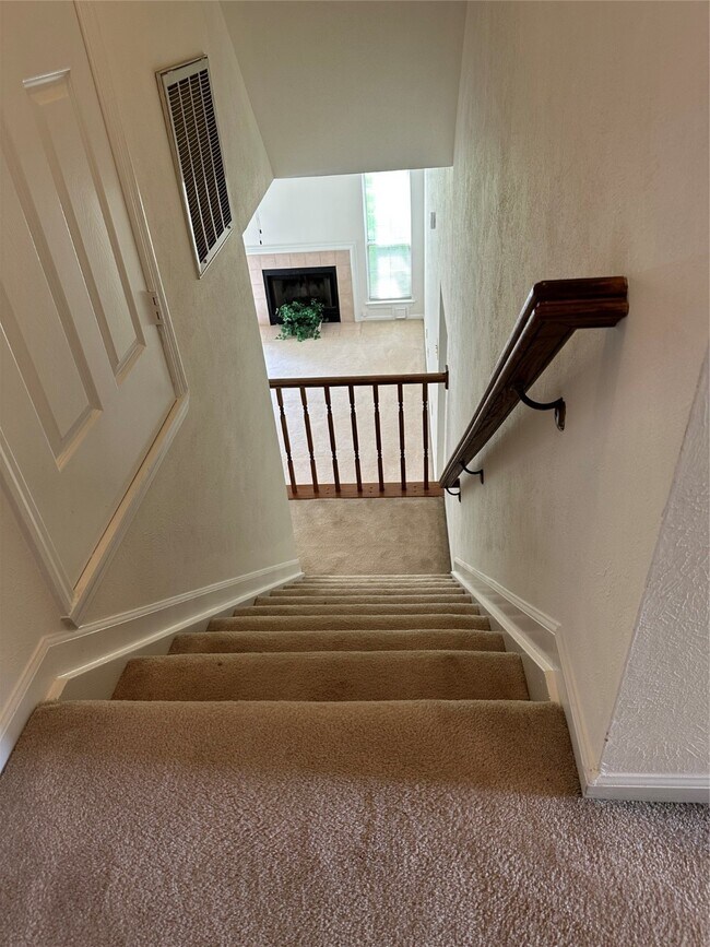 Building Photo - 14202 Misty Knoll Ct