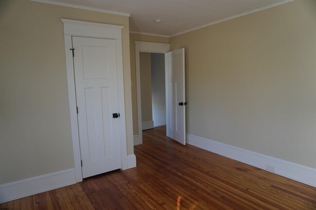 Building Photo - 202 Acorn Terrace