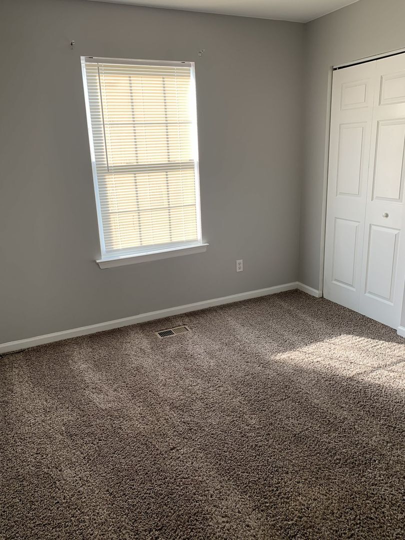 Building Photo - 203 Academy Ln