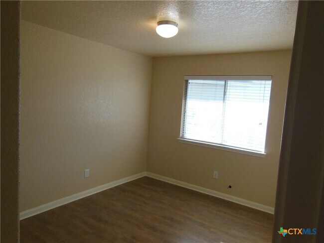 Building Photo - 455 Roadrunner Ave