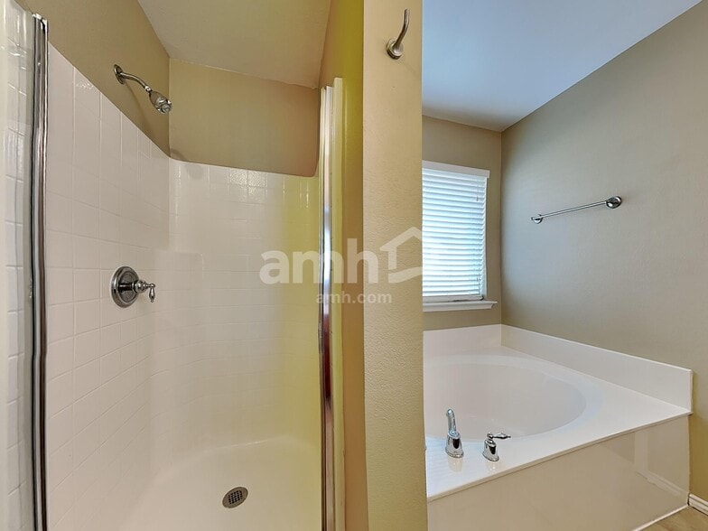 Building Photo - 313 Highland Valley Ct