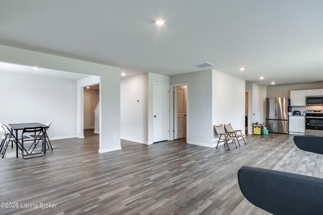 Building Photo - 109 Elegance Wy