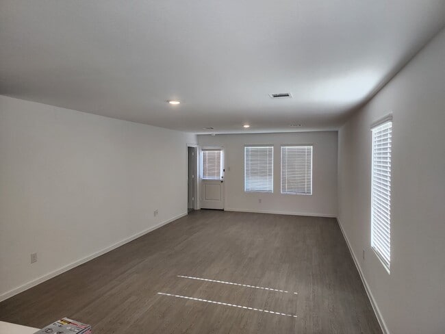 Building Photo - 3049 Majestic Sunrise Dr