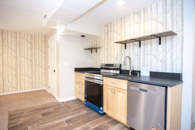 Building Photo - Ridgewood Condo 1 Bed Apartment W/ Pool & Clubhouse!