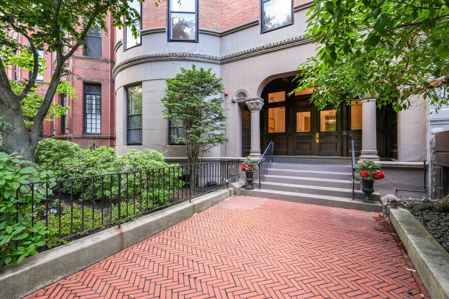 Professionally managed building - 290 Commonwealth Ave