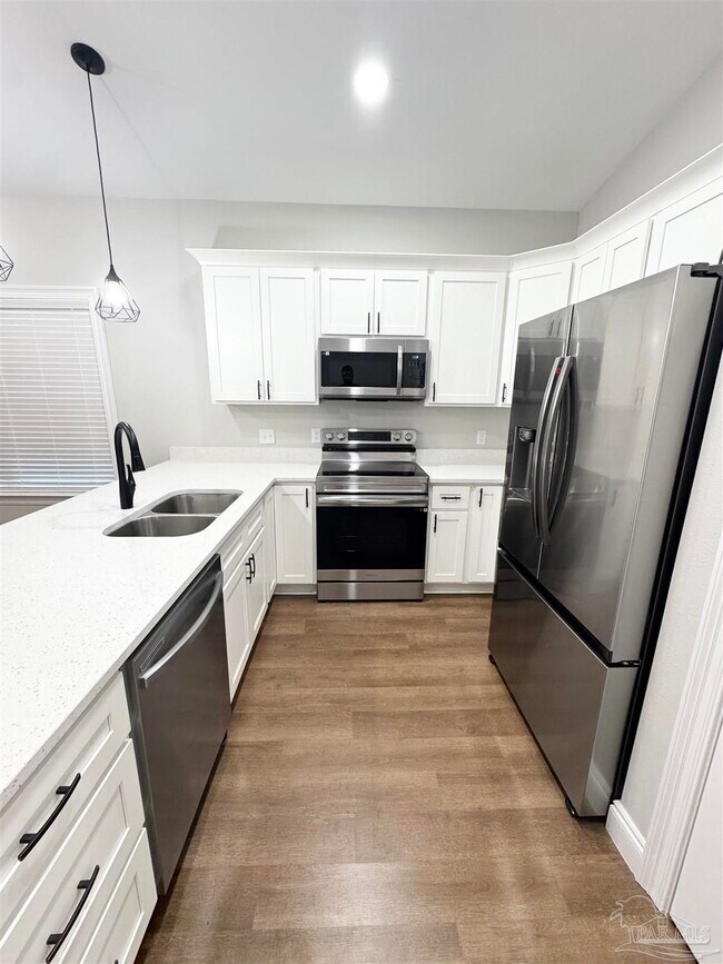 Building Photo - 3294 Damon Dr