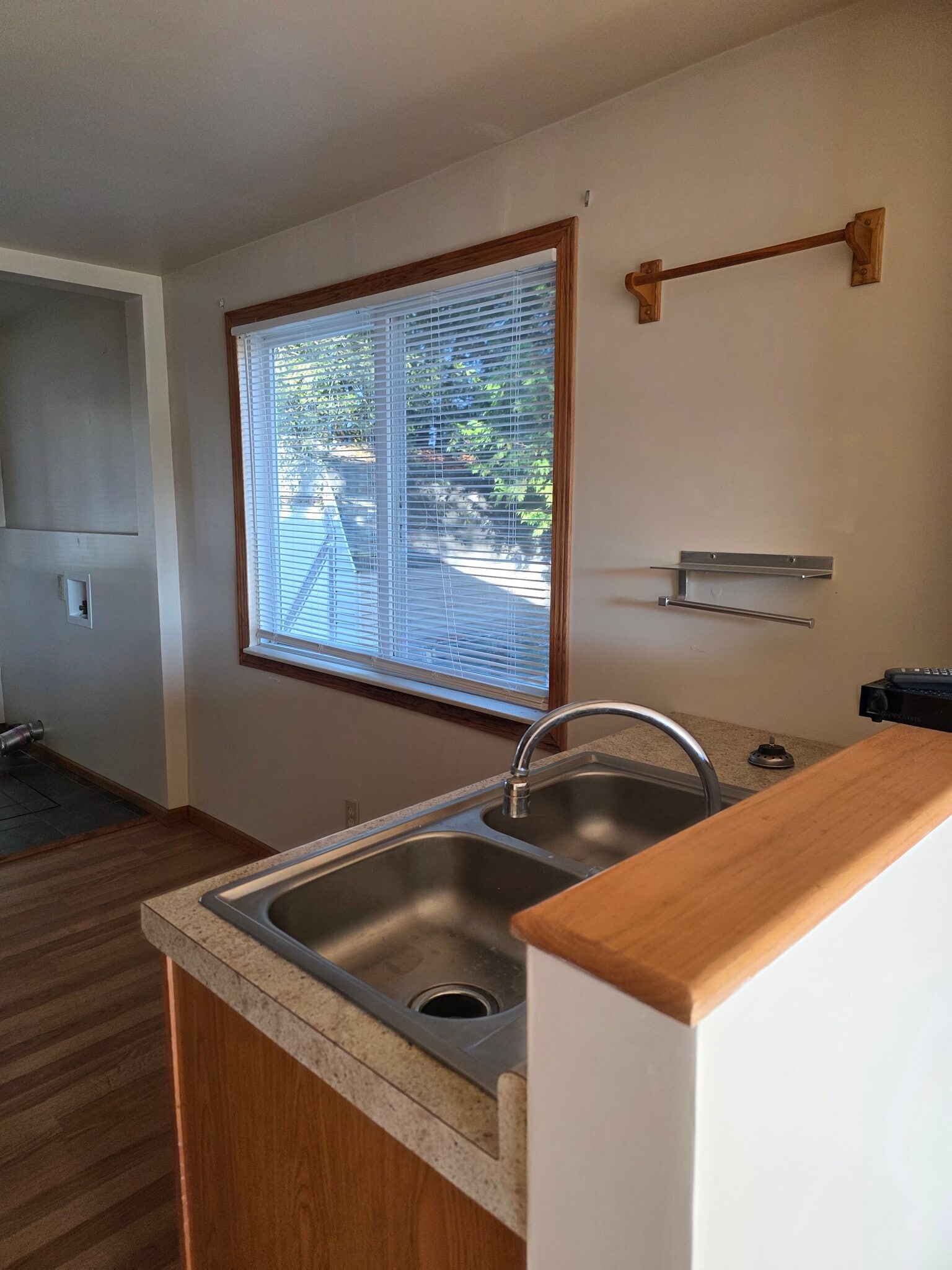 Building Photo - 3255 N Lakeshore Dr