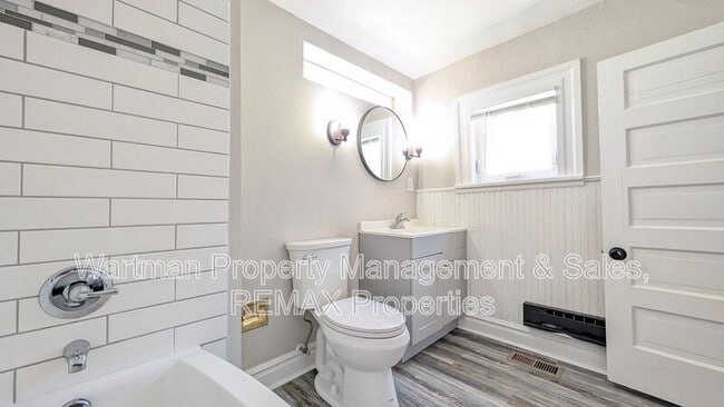 Building Photo - 1016 W Cucharras St
