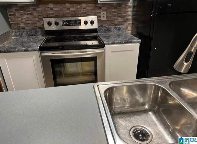 Building Photo - 656 Valley Crest Dr